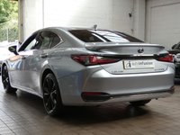 USED 2023 23 LEXUS ES 2.5 300h F Sport Takumi Saloon 4dr Petrol Hybrid E-CVT Euro 6 (s/s) (218 ps) TAKUMI SAT NAV SUNROOF LEATHER HEATED SEATS HEATED STEERING WHHEEL HUD MARK LEVINSON SOUND CRUISE PARKING SENSORS 1 OWNER LEXUS WARRANTY TIL AUG 2033