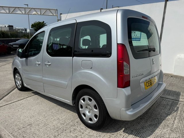 2011 Peugeot Partner Tepee - Photo 2