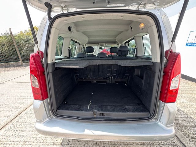 2011 Peugeot Partner Tepee - Photo 4