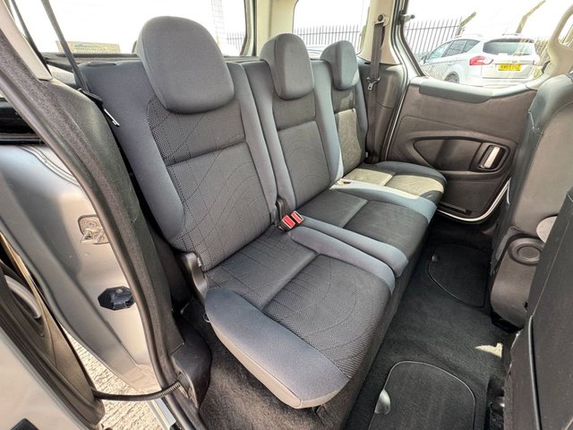 2011 Peugeot Partner Tepee - Photo 11