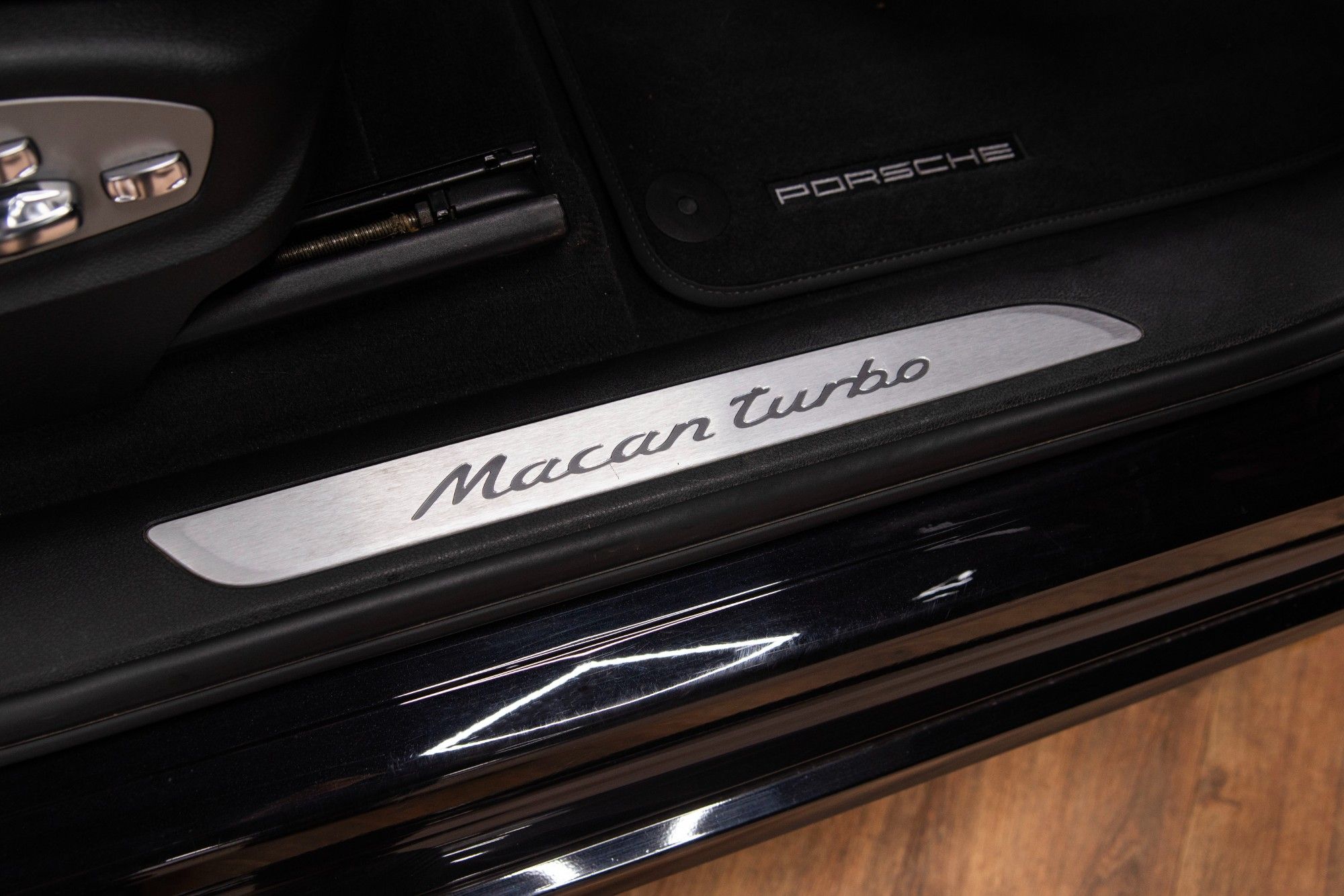 USED 2017 PORSCHE MACAN 3.6T V6 Turbo  