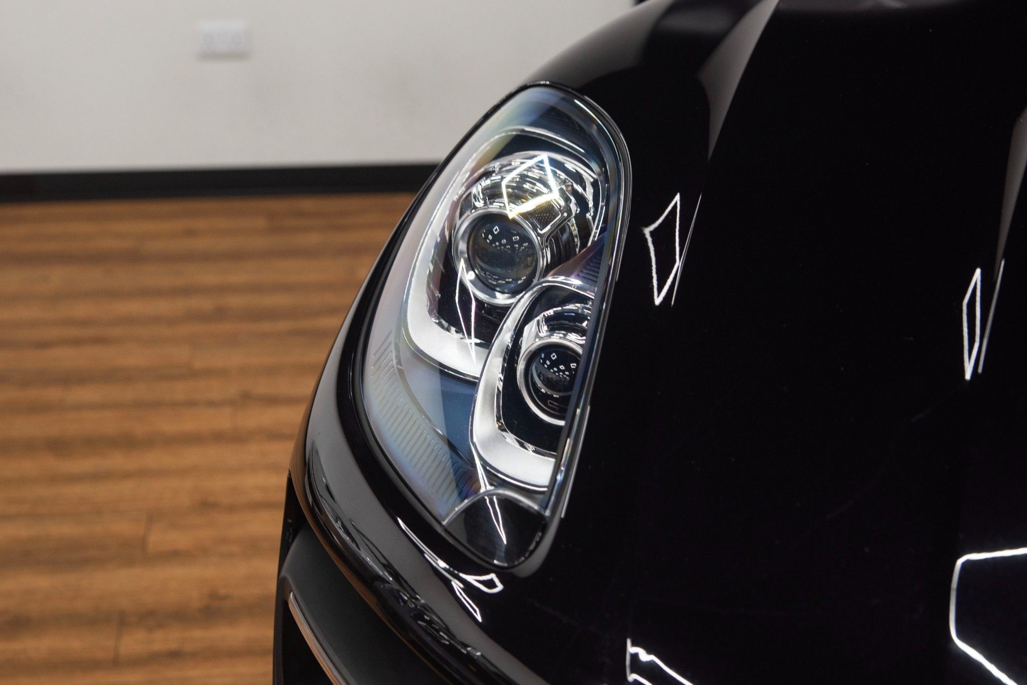 USED 2017 PORSCHE MACAN 3.6T V6 Turbo  