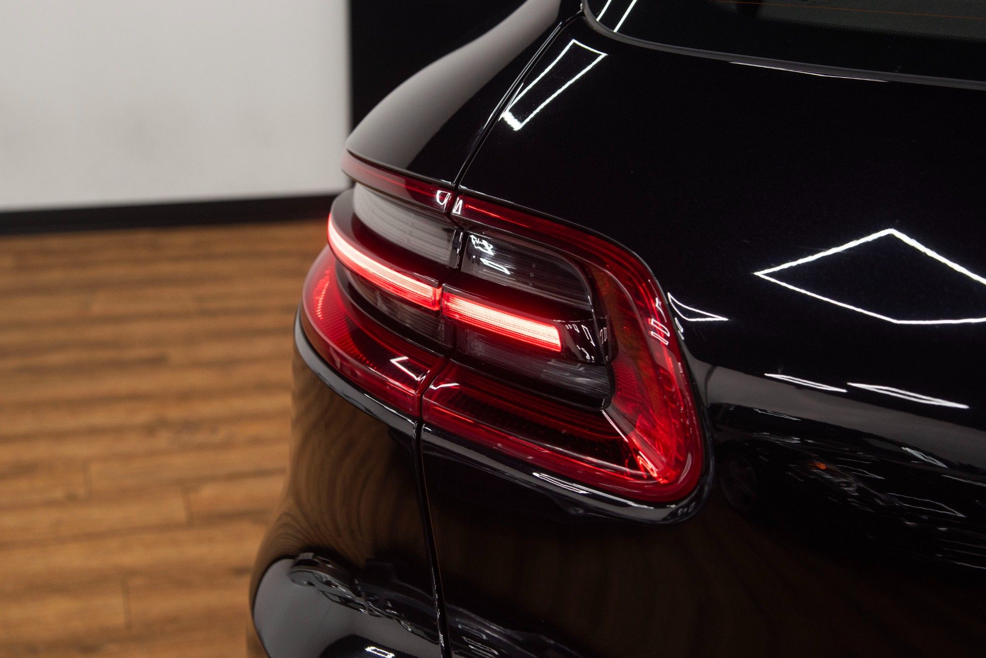 USED 2017 PORSCHE MACAN 3.6T V6 Turbo  
