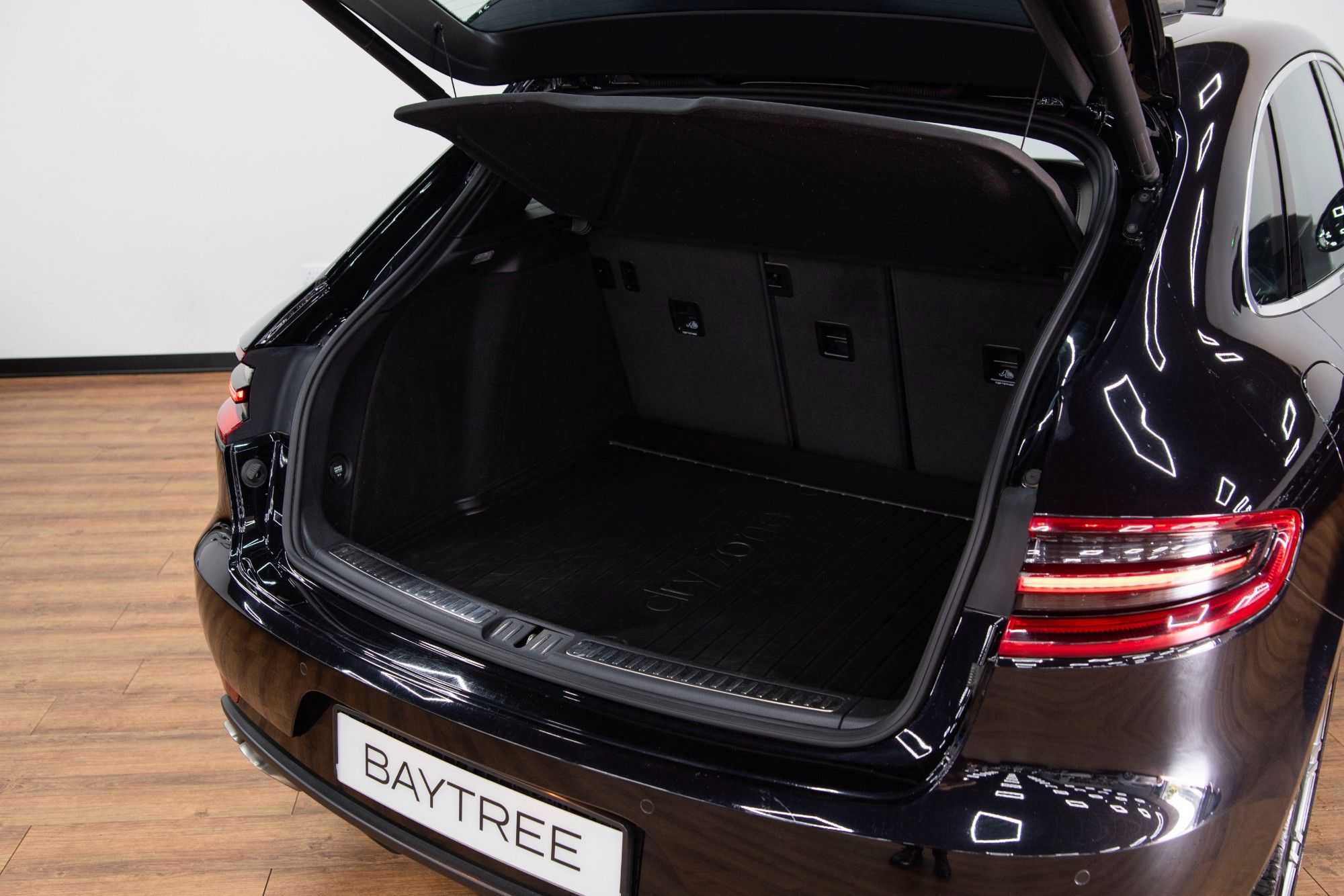 USED 2017 PORSCHE MACAN 3.6T V6 Turbo  