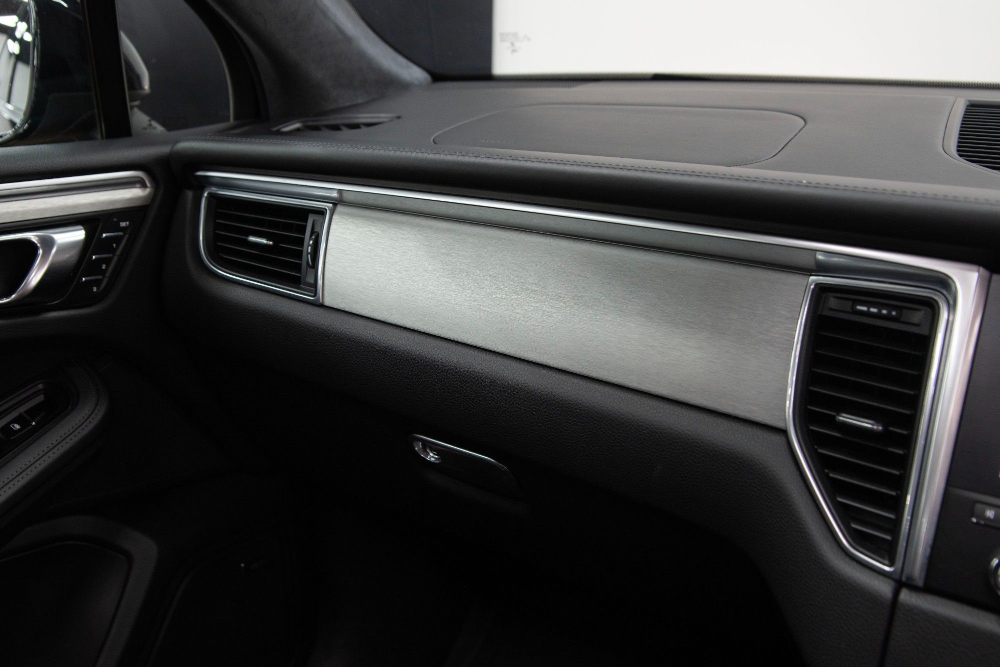 USED 2017 PORSCHE MACAN 3.6T V6 Turbo  