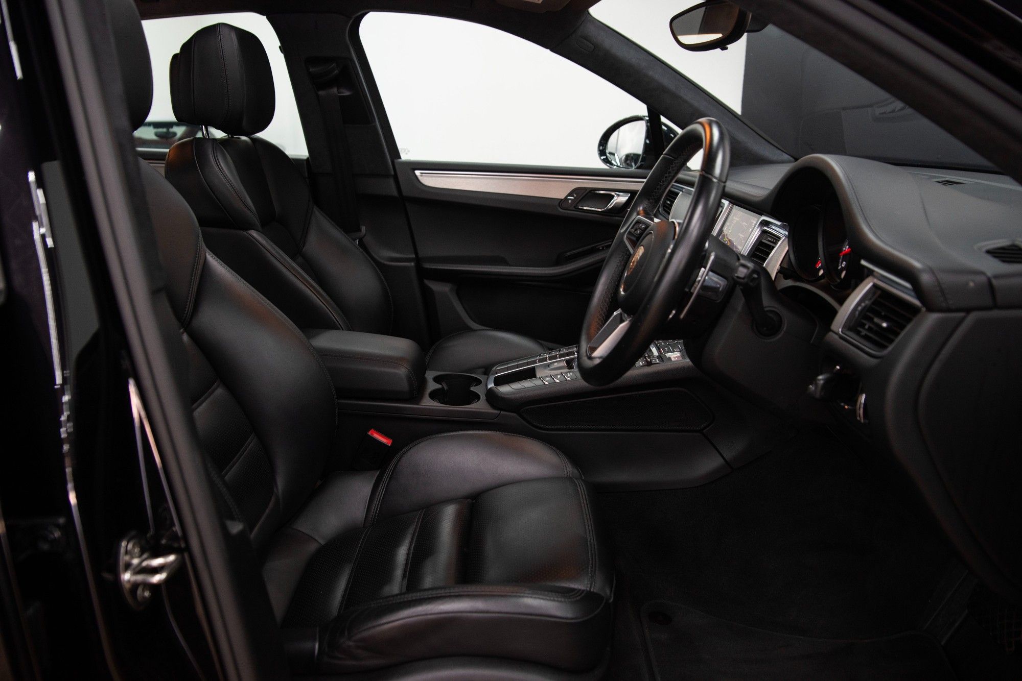 USED 2017 PORSCHE MACAN 3.6T V6 Turbo  