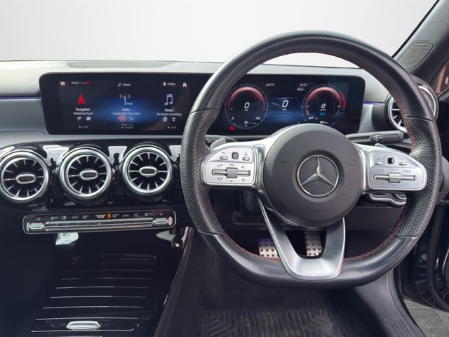 2020 MERCEDES-BENZ A-CLASS 1.3 *SUNROOF* A250e 15.6kWh AMG Line (Premium Plus 2) Hatchback 5dr Petrol Plug-in Hybrid 8G-DCT Euro 6 (s/s) (218 ps) - Photo 7