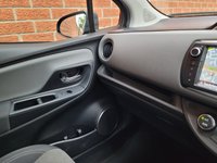USED 2015 15 TOYOTA YARIS 1.5 VVT-h Icon Hatchback 5dr Petrol Hybrid E-CVT Euro 6 (101 ps) &pound;20 TAX - LOW MILES - REAR CAM