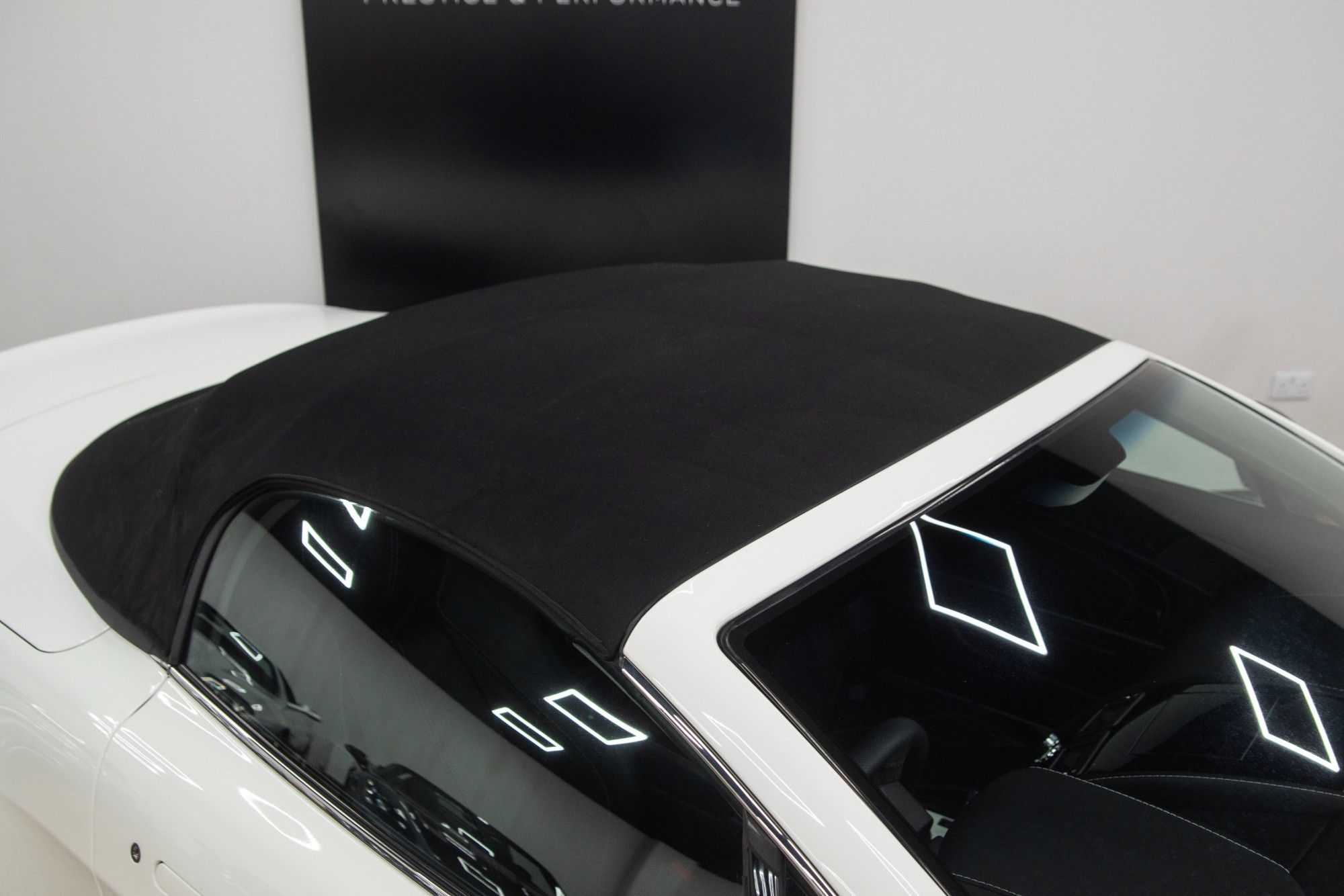 USED 2017 67 ASTON MARTIN VANTAGE 4.7 V8 Roadster 