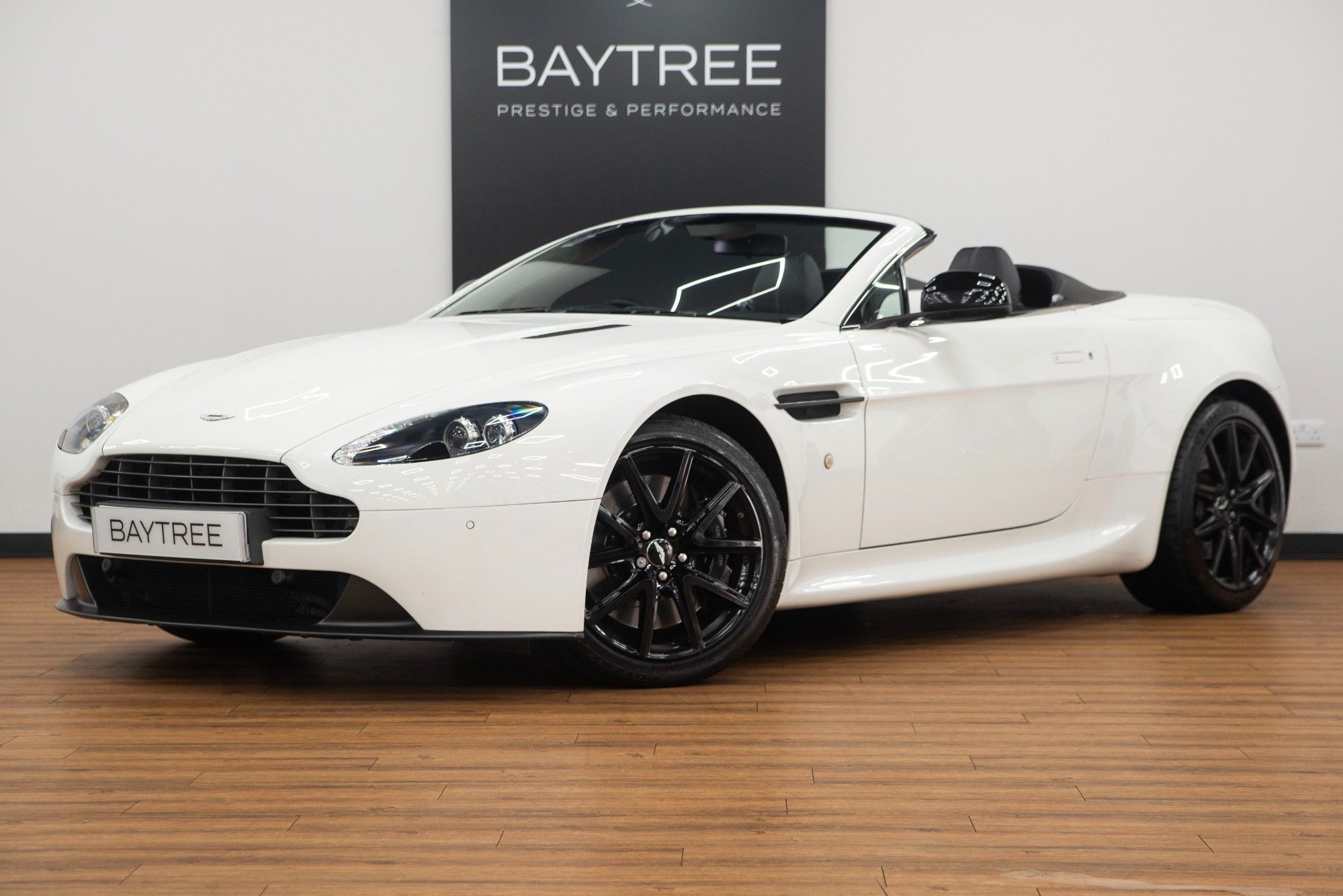 USED 2017 67 ASTON MARTIN VANTAGE 4.7 V8 Roadster 