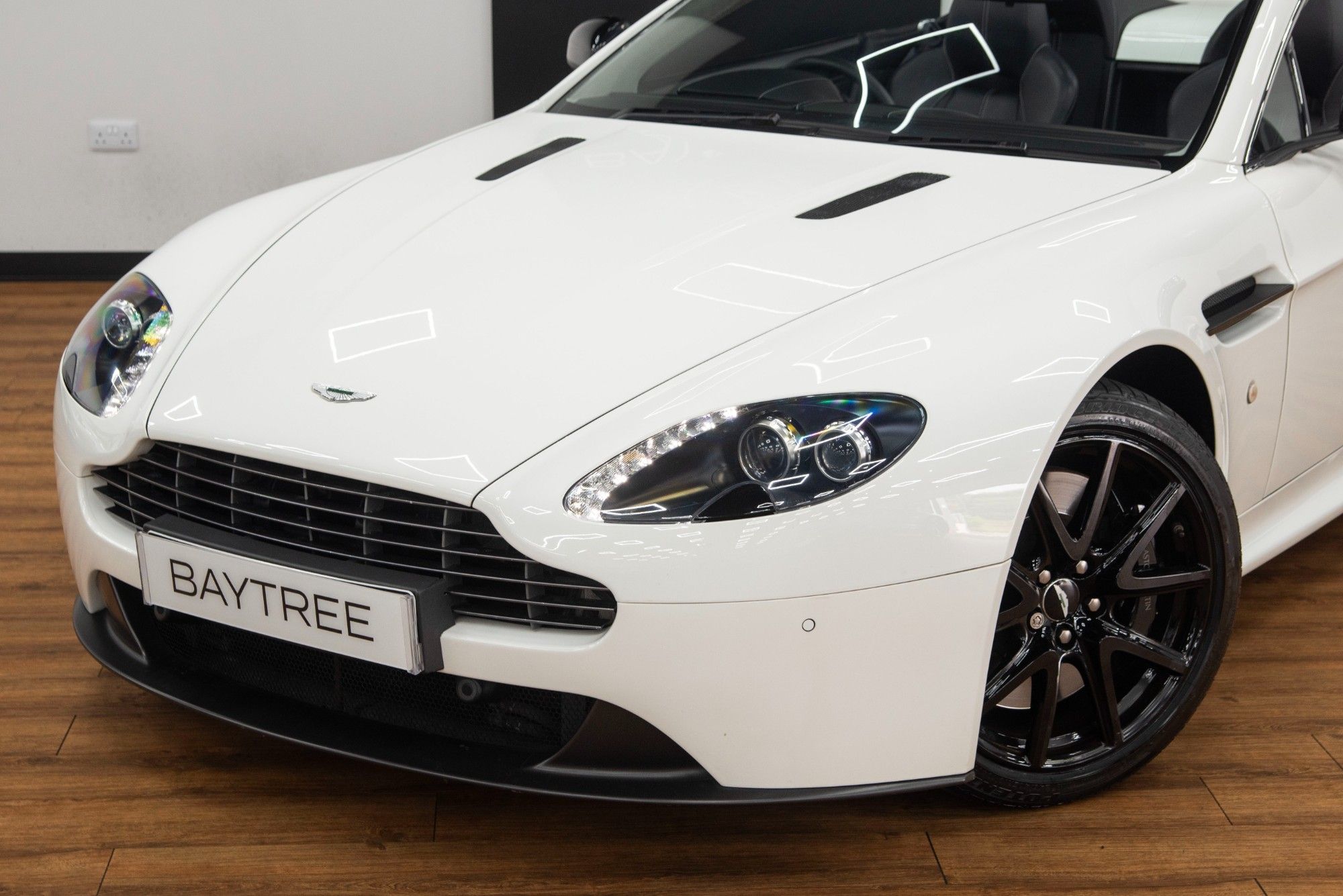 USED 2017 67 ASTON MARTIN VANTAGE 4.7 V8 Roadster 