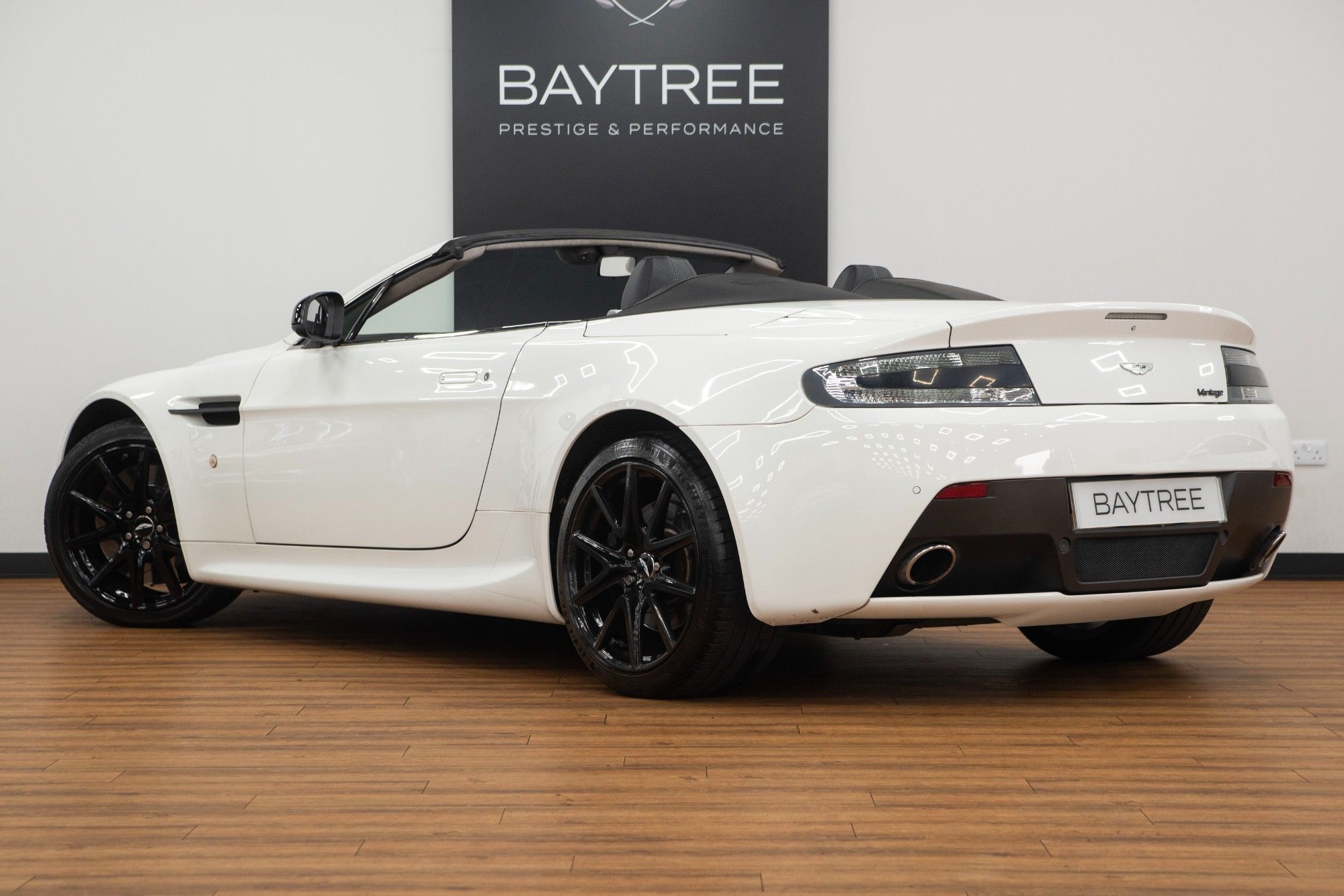USED 2017 67 ASTON MARTIN VANTAGE 4.7 V8 Roadster 