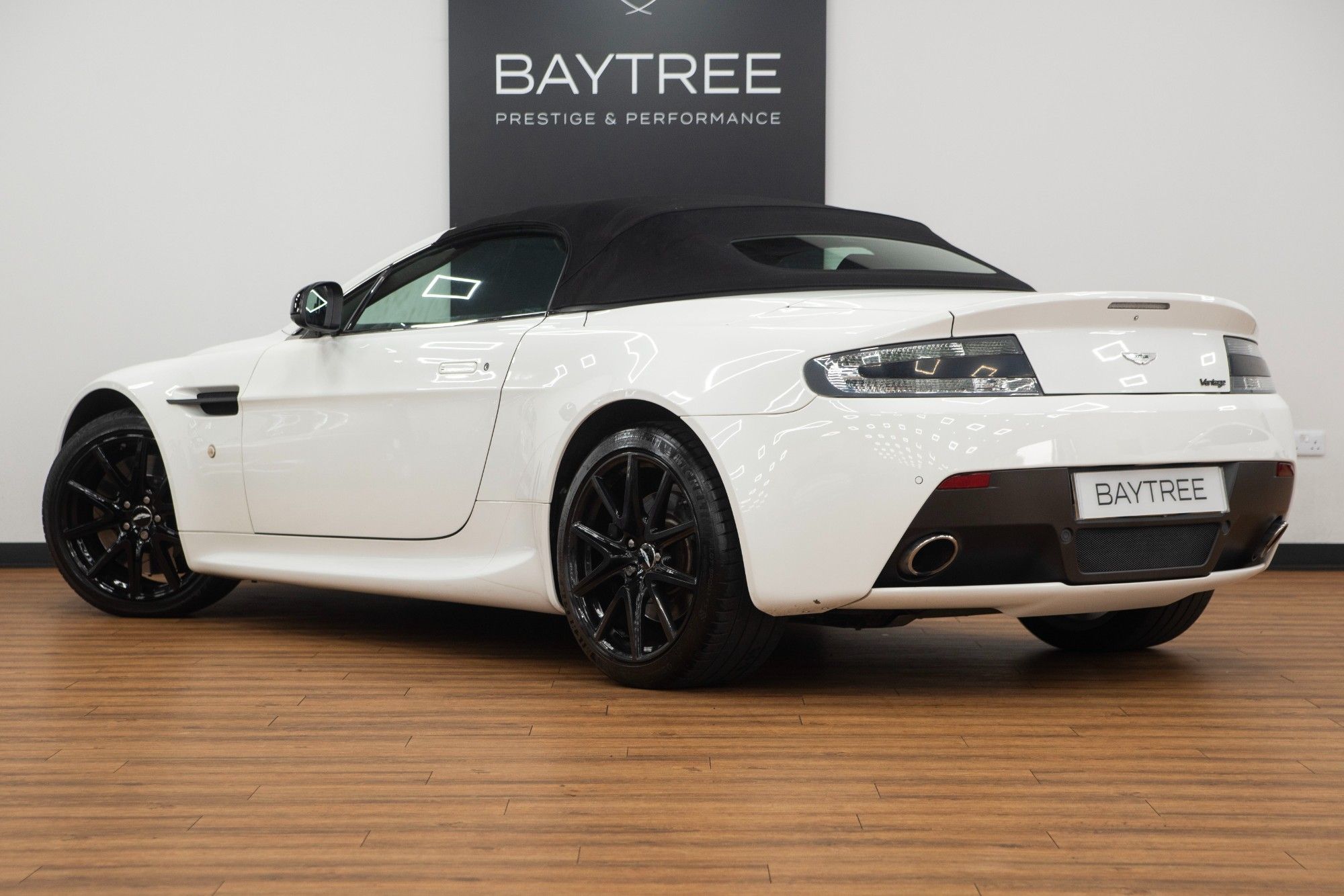 USED 2017 67 ASTON MARTIN VANTAGE 4.7 V8 Roadster 