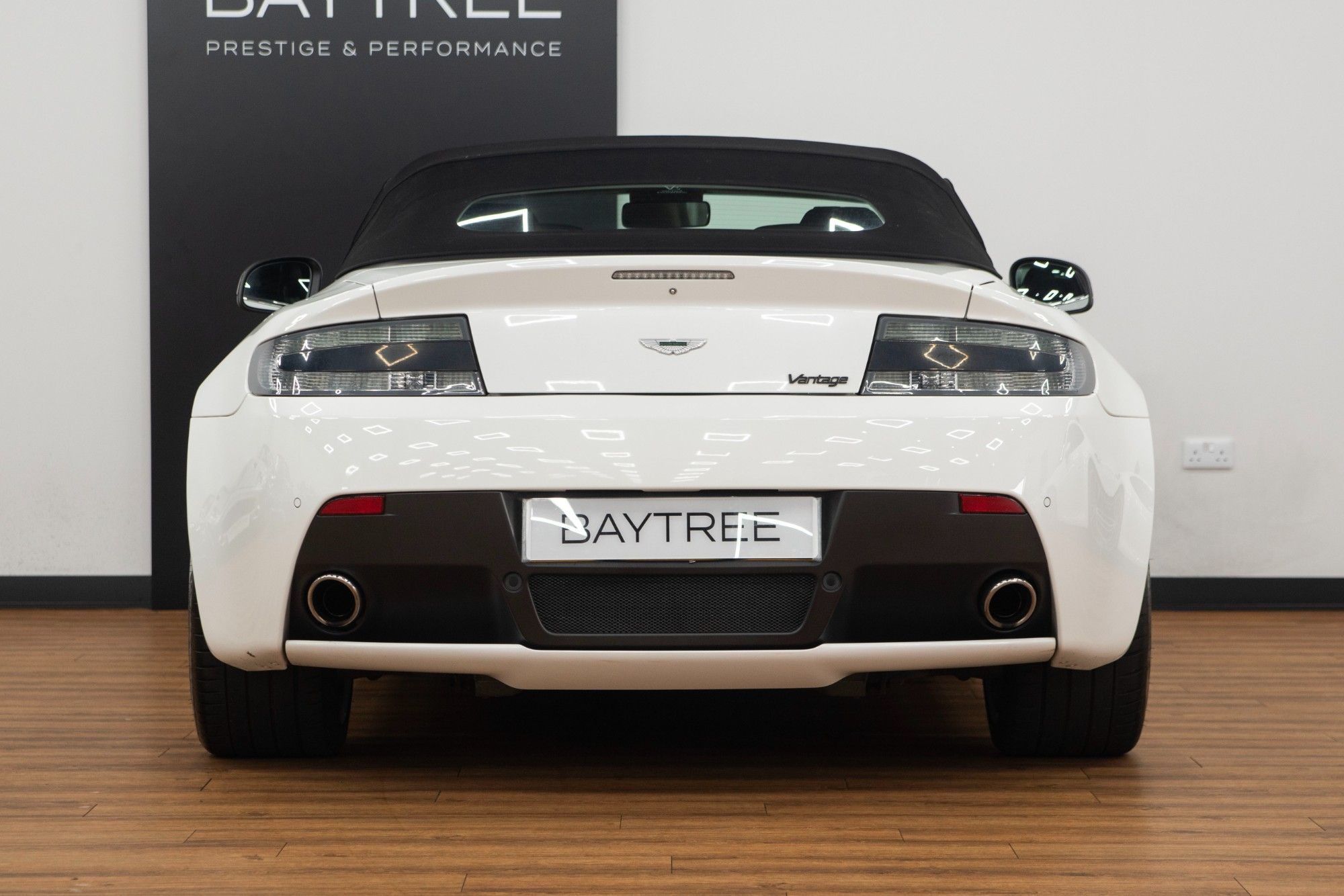 USED 2017 67 ASTON MARTIN VANTAGE 4.7 V8 Roadster 
