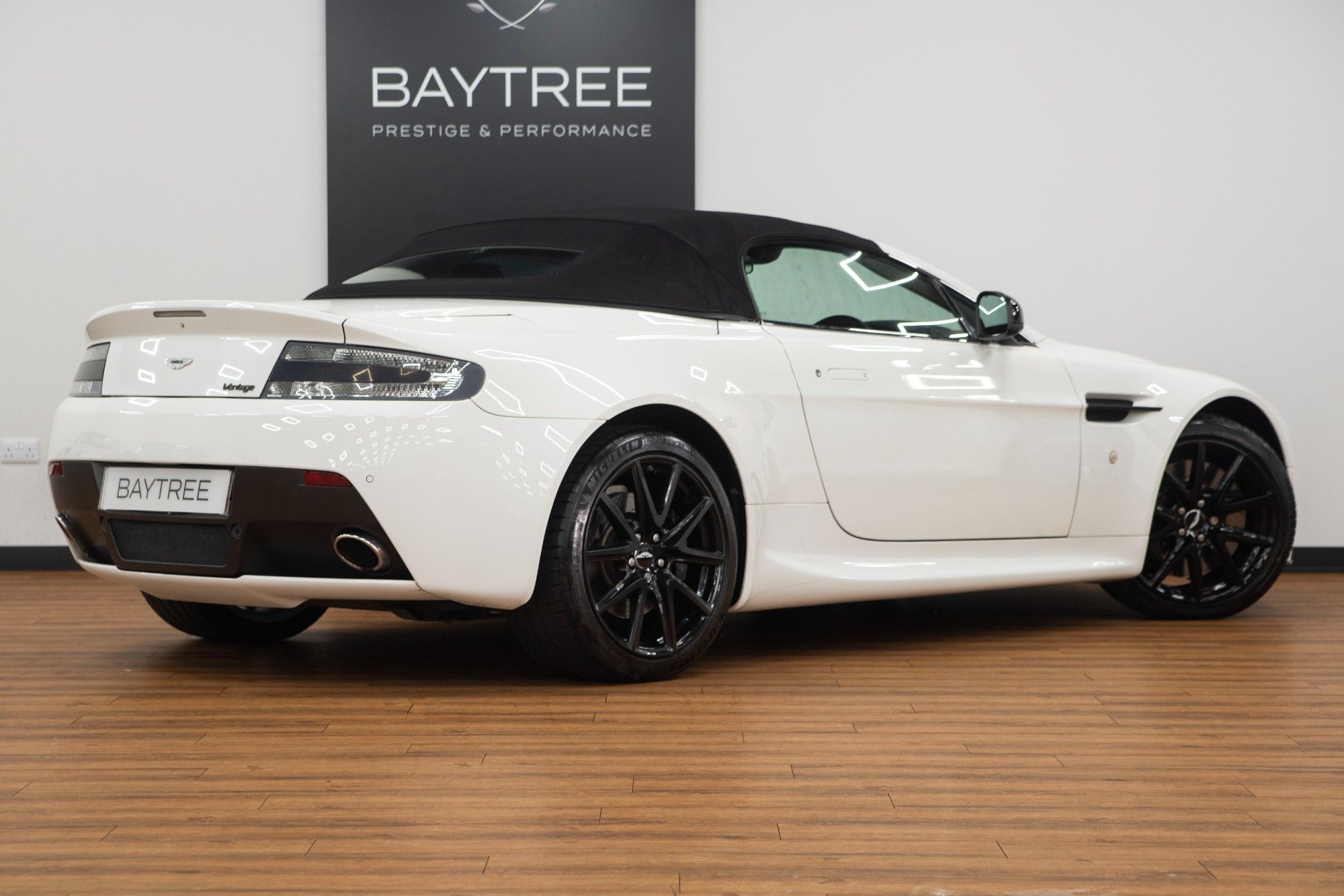 USED 2017 67 ASTON MARTIN VANTAGE 4.7 V8 Roadster 