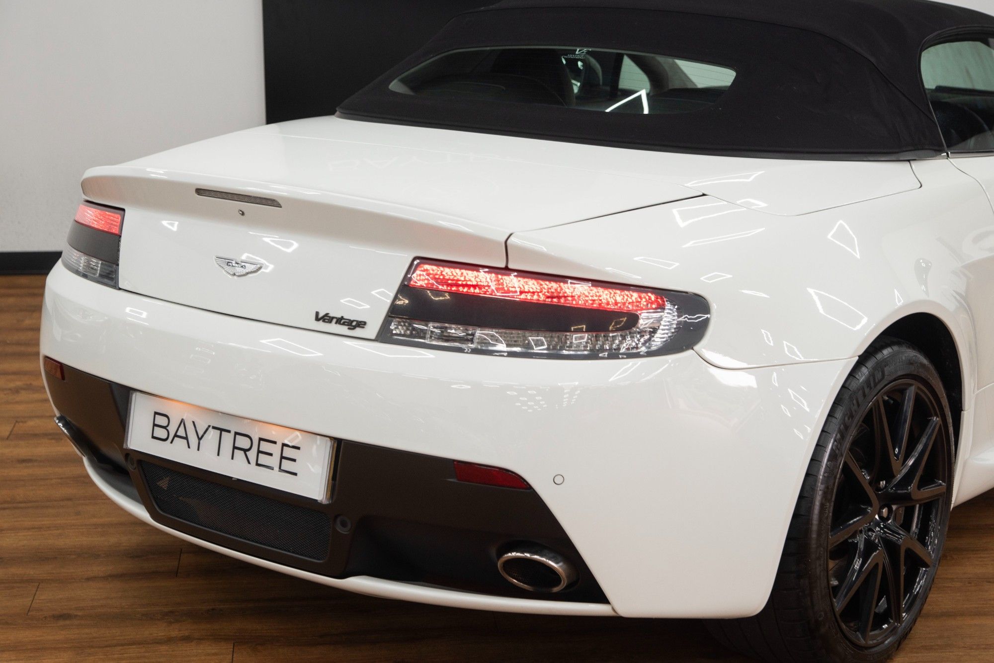 USED 2017 67 ASTON MARTIN VANTAGE 4.7 V8 Roadster 