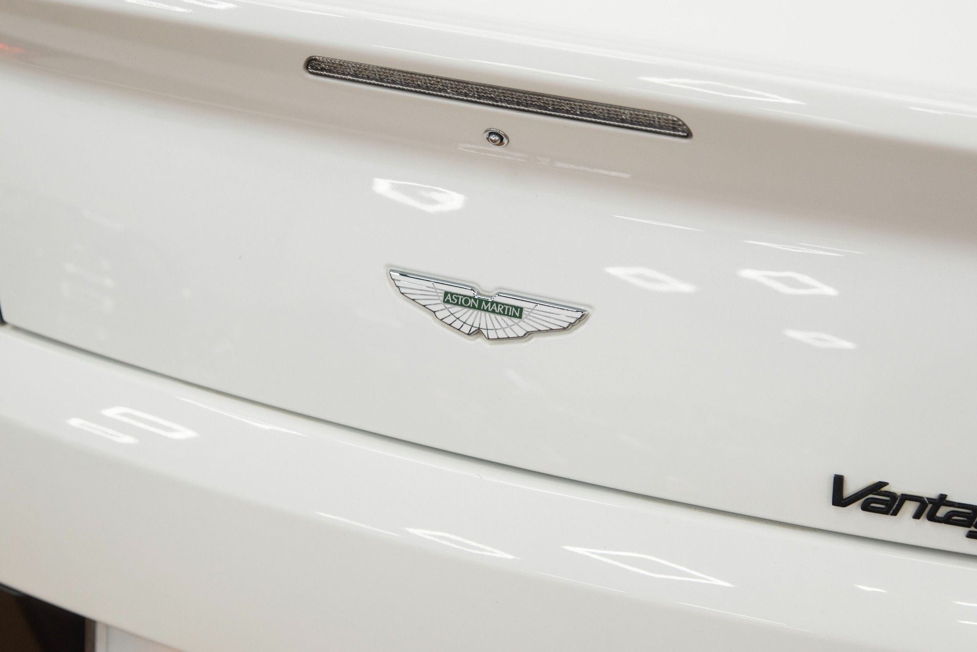 USED 2017 67 ASTON MARTIN VANTAGE 4.7 V8 Roadster 