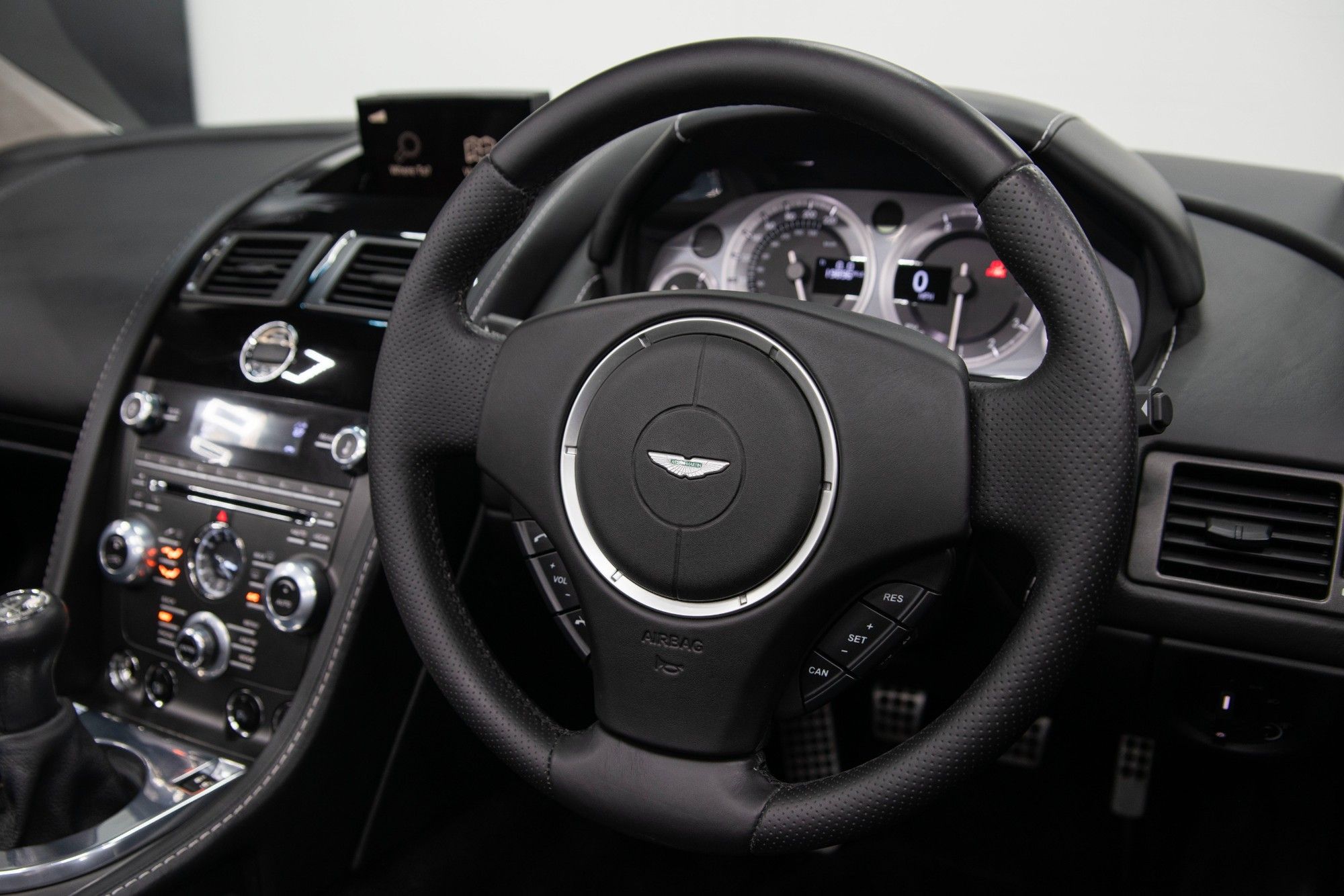 USED 2017 67 ASTON MARTIN VANTAGE 4.7 V8 Roadster 