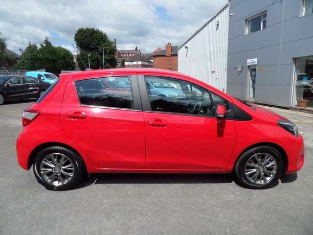 2017 TOYOTA YARIS - Photo 2