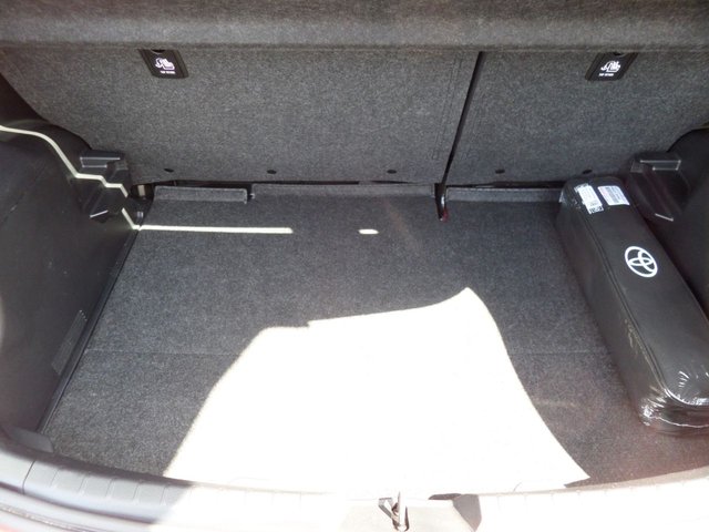 2017 TOYOTA YARIS - Photo 9