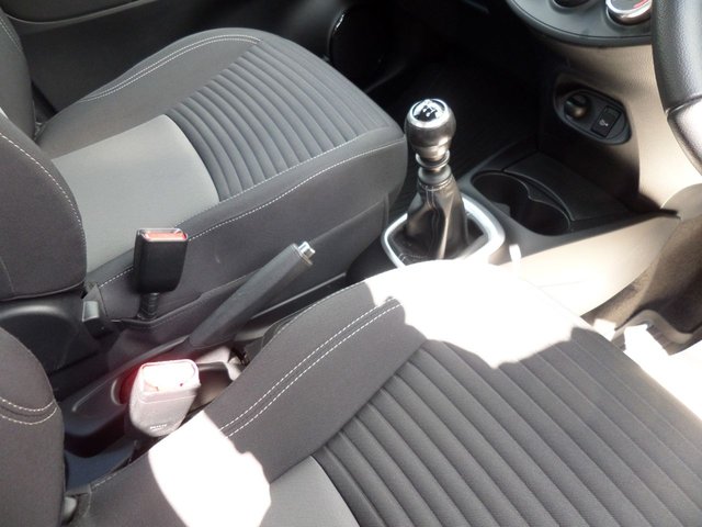 2017 TOYOTA YARIS - Photo 11