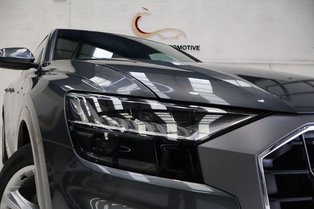 2019 AUDI Q8 - Photo 4