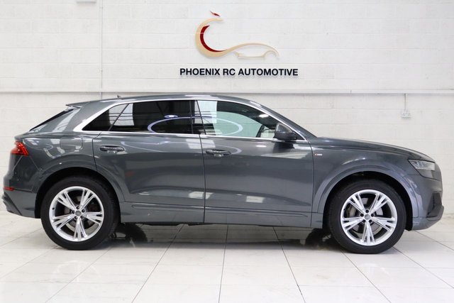 2019 AUDI Q8 - Photo 2