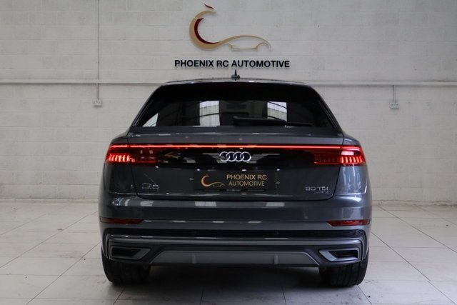 2019 AUDI Q8 - Photo 3