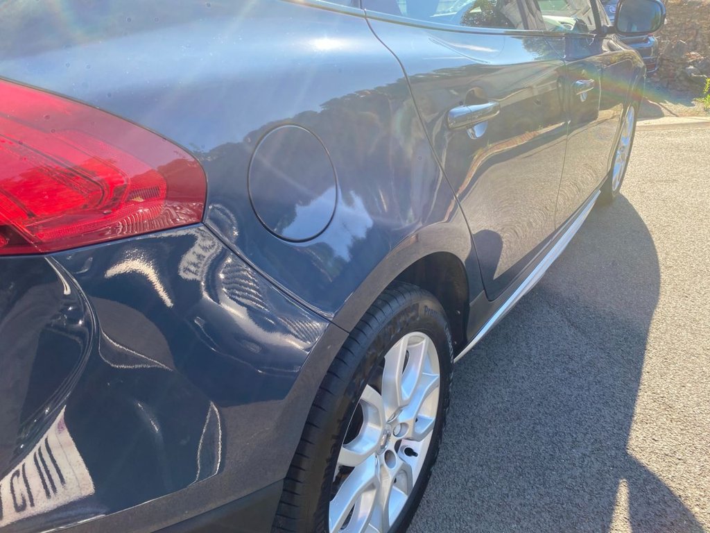USED 2018 67 VOLVO V40 CROSS COUNTRY 1.5 T3 Pro Hatchback 5dr Petrol Auto Euro 6 (s/s) (152 ps) FULL SERVICE HISTORY