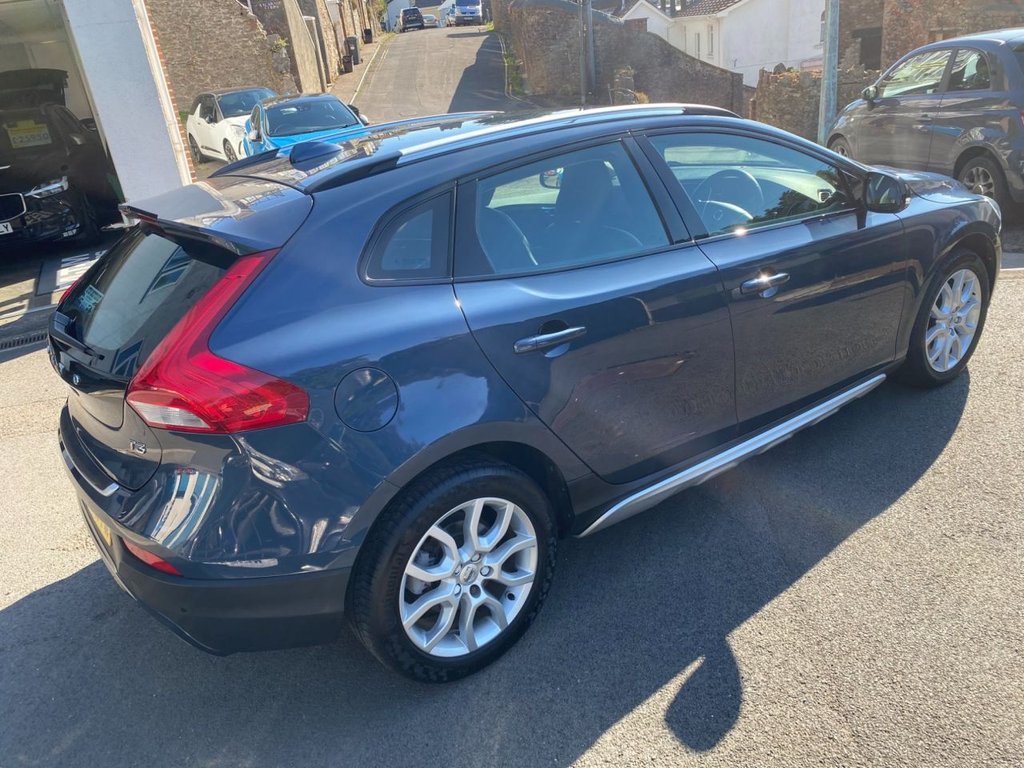 USED 2018 67 VOLVO V40 CROSS COUNTRY 1.5 T3 Pro Hatchback 5dr Petrol Auto Euro 6 (s/s) (152 ps) FULL SERVICE HISTORY