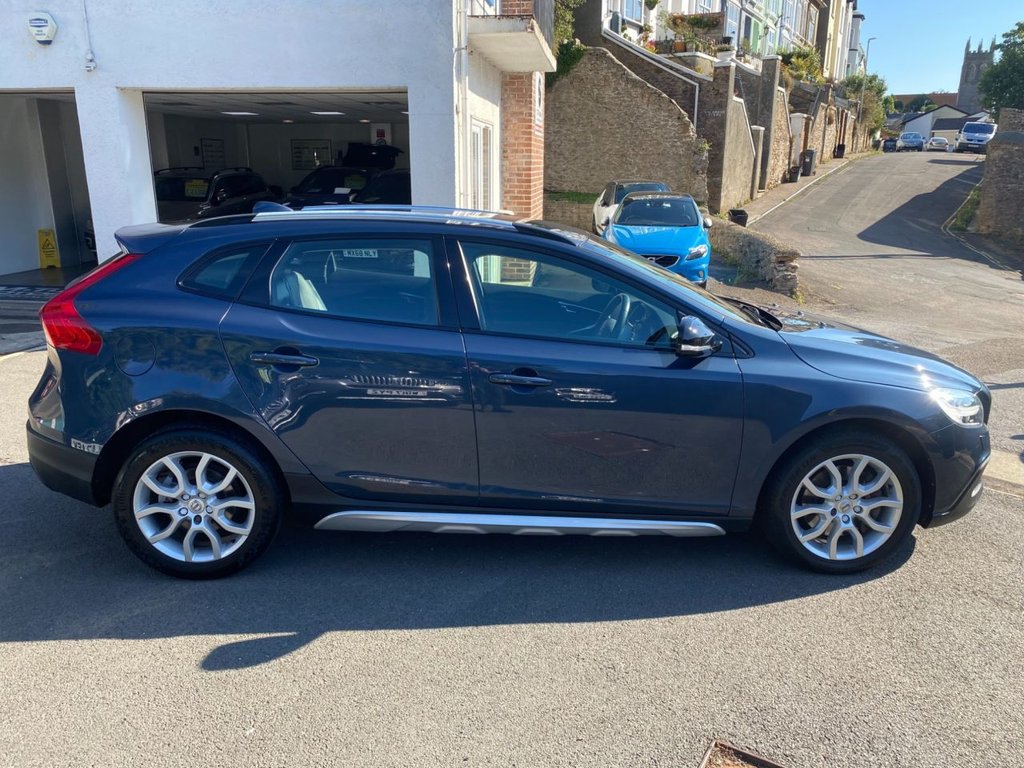 USED 2018 67 VOLVO V40 CROSS COUNTRY 1.5 T3 Pro Hatchback 5dr Petrol Auto Euro 6 (s/s) (152 ps) FULL SERVICE HISTORY