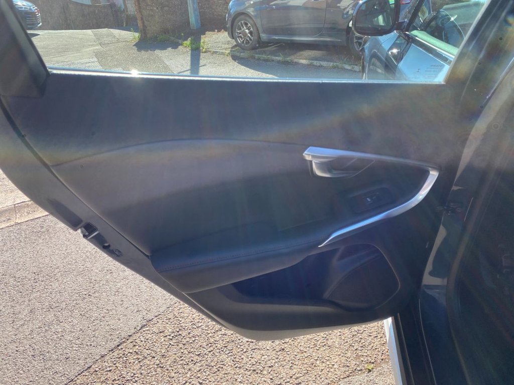 USED 2018 67 VOLVO V40 CROSS COUNTRY 1.5 T3 Pro Hatchback 5dr Petrol Auto Euro 6 (s/s) (152 ps) FULL SERVICE HISTORY