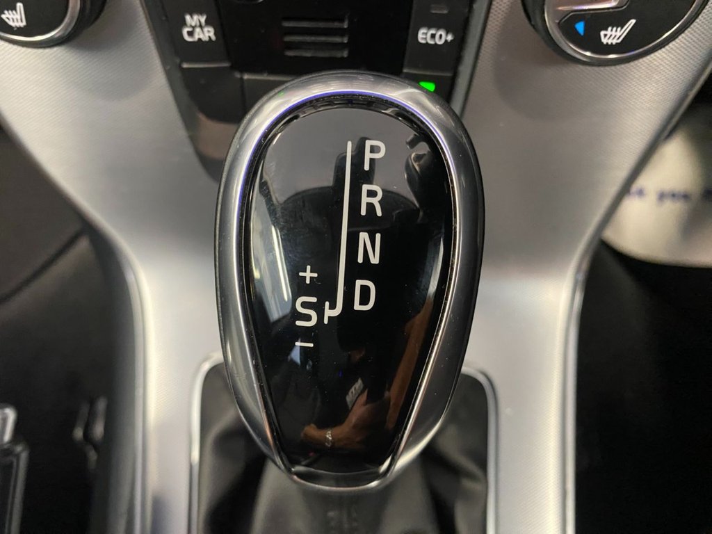 USED 2018 67 VOLVO V40 CROSS COUNTRY 1.5 T3 Pro Hatchback 5dr Petrol Auto Euro 6 (s/s) (152 ps) FULL SERVICE HISTORY