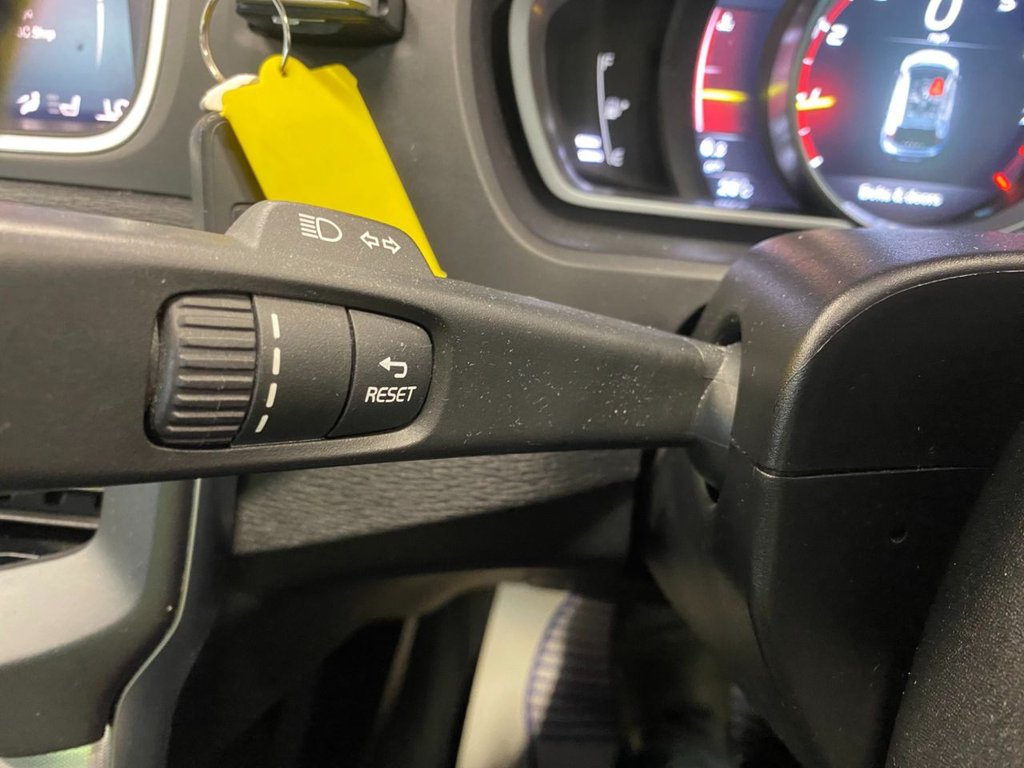 USED 2018 67 VOLVO V40 CROSS COUNTRY 1.5 T3 Pro Hatchback 5dr Petrol Auto Euro 6 (s/s) (152 ps) FULL SERVICE HISTORY