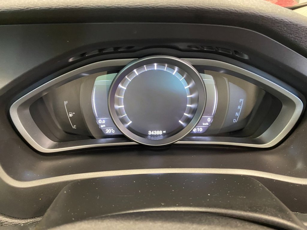 USED 2018 67 VOLVO V40 CROSS COUNTRY 1.5 T3 Pro Hatchback 5dr Petrol Auto Euro 6 (s/s) (152 ps) FULL SERVICE HISTORY