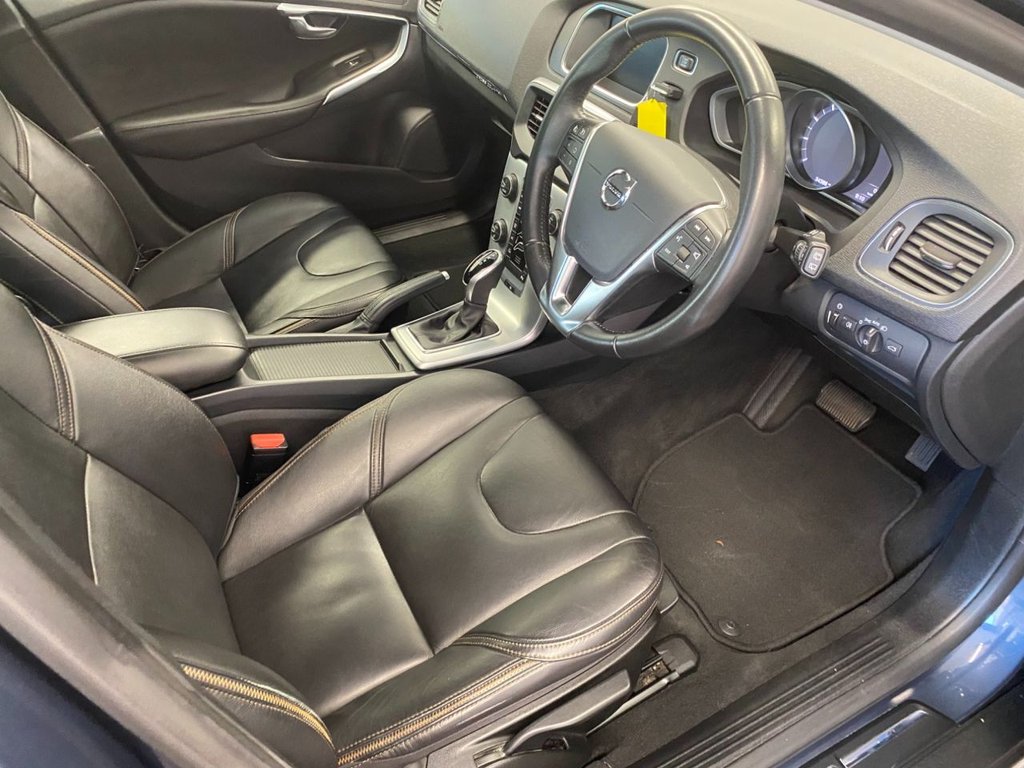 USED 2018 67 VOLVO V40 CROSS COUNTRY 1.5 T3 Pro Hatchback 5dr Petrol Auto Euro 6 (s/s) (152 ps) FULL SERVICE HISTORY