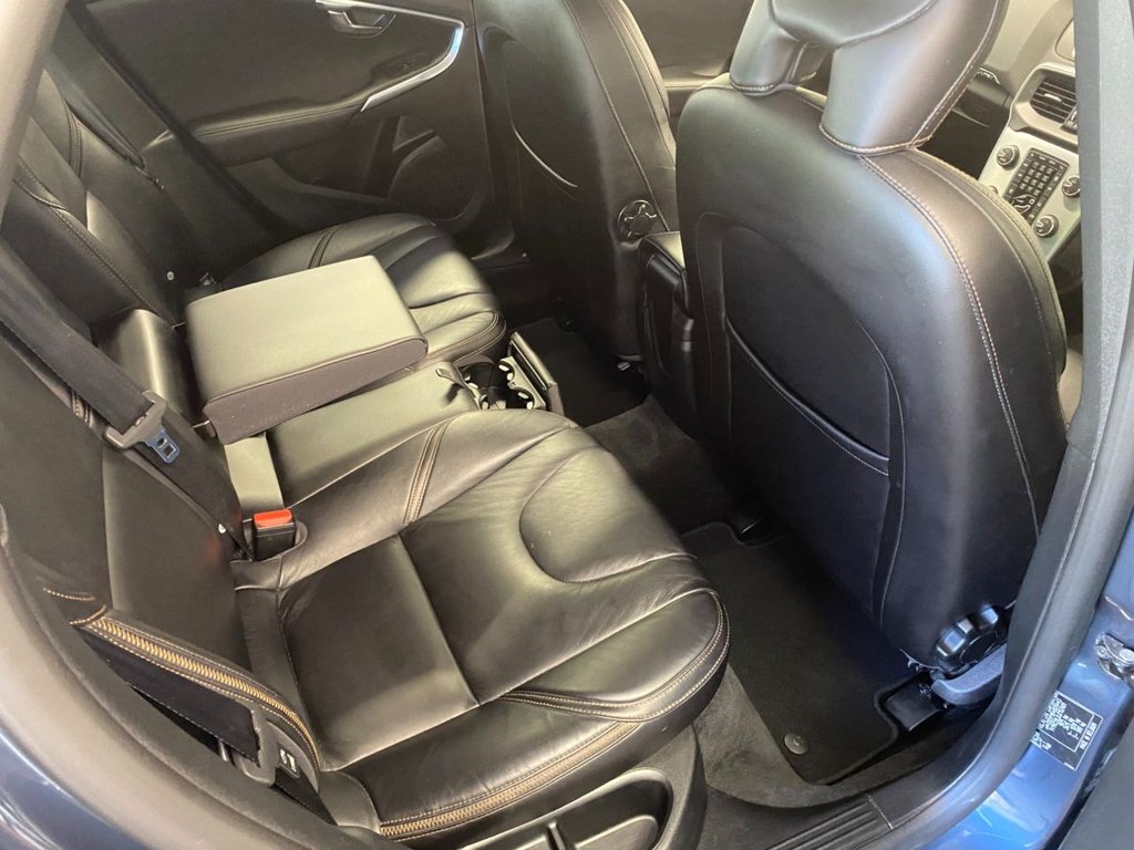 USED 2018 67 VOLVO V40 CROSS COUNTRY 1.5 T3 Pro Hatchback 5dr Petrol Auto Euro 6 (s/s) (152 ps) FULL SERVICE HISTORY