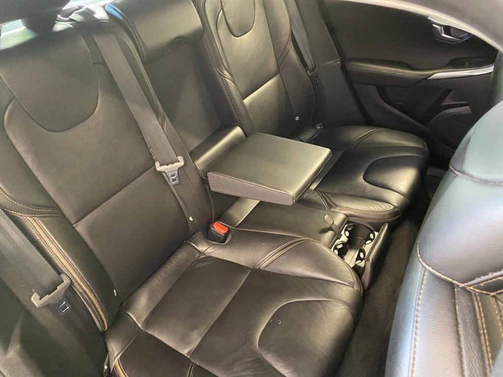 USED 2018 67 VOLVO V40 CROSS COUNTRY 1.5 T3 Pro Hatchback 5dr Petrol Auto Euro 6 (s/s) (152 ps) FULL SERVICE HISTORY