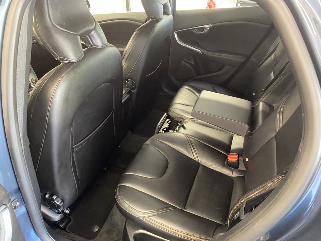 USED 2018 67 VOLVO V40 CROSS COUNTRY 1.5 T3 Pro Hatchback 5dr Petrol Auto Euro 6 (s/s) (152 ps) FULL SERVICE HISTORY