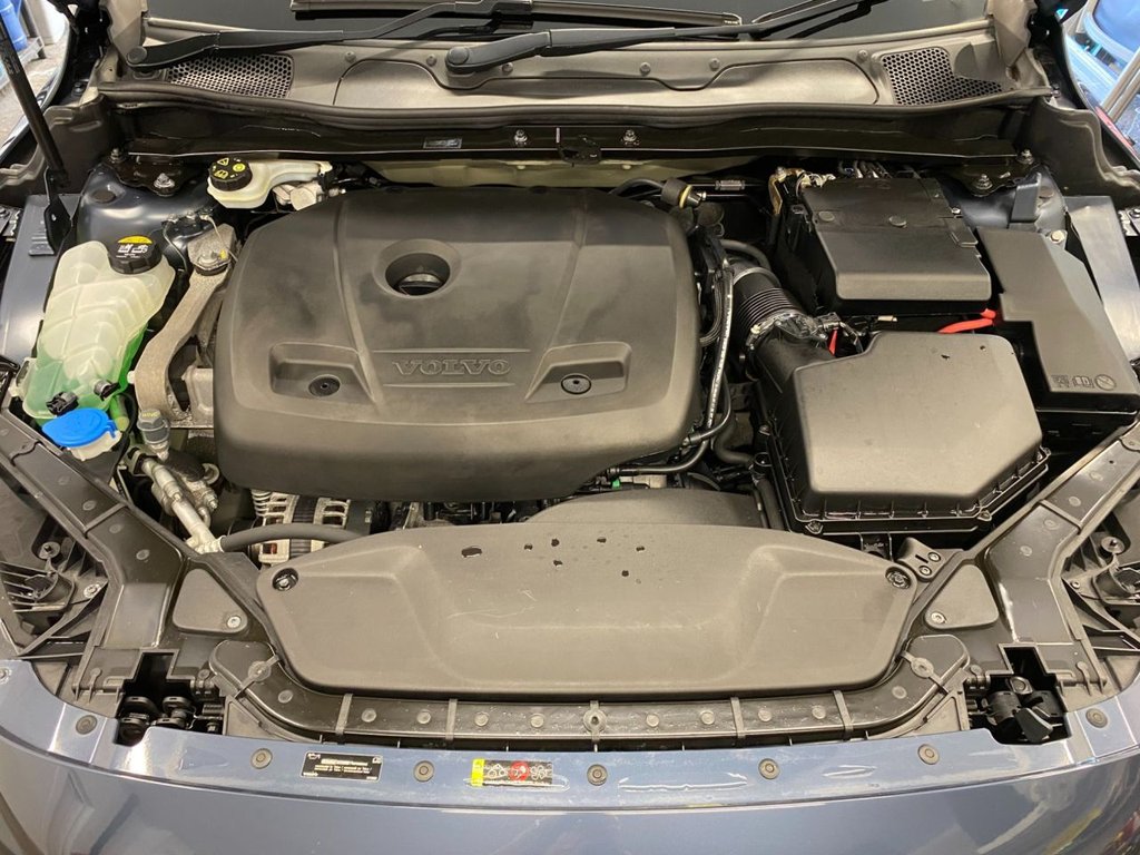 USED 2018 67 VOLVO V40 CROSS COUNTRY 1.5 T3 Pro Hatchback 5dr Petrol Auto Euro 6 (s/s) (152 ps) FULL SERVICE HISTORY