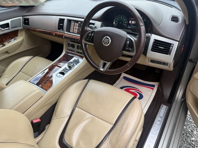 2019 JAGUAR XF - Photo 8