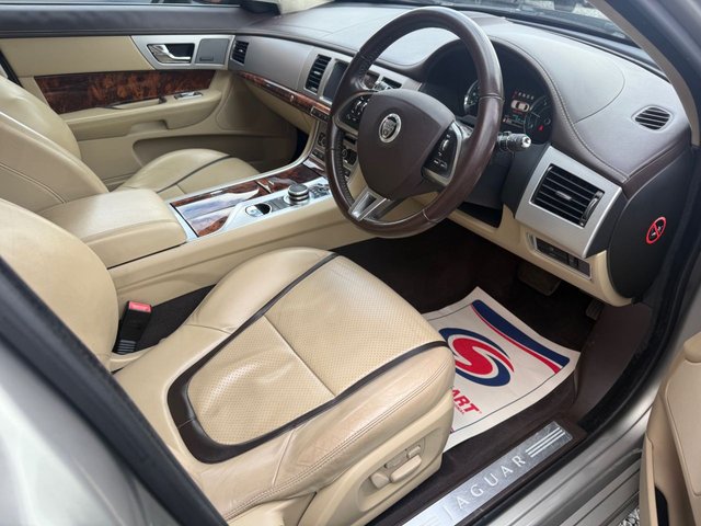 2019 JAGUAR XF - Photo 10