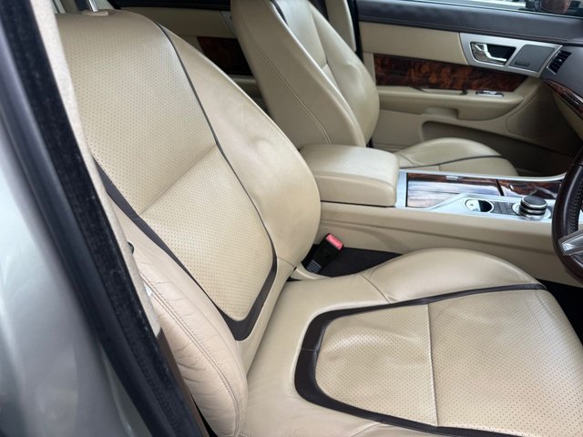 2019 JAGUAR XF - Photo 11