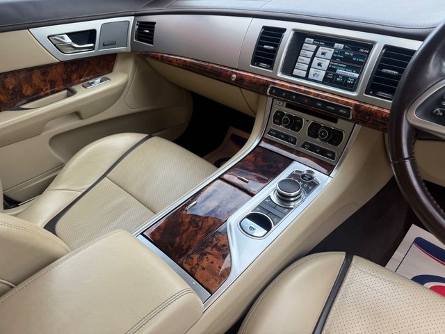 2019 JAGUAR XF - Photo 12