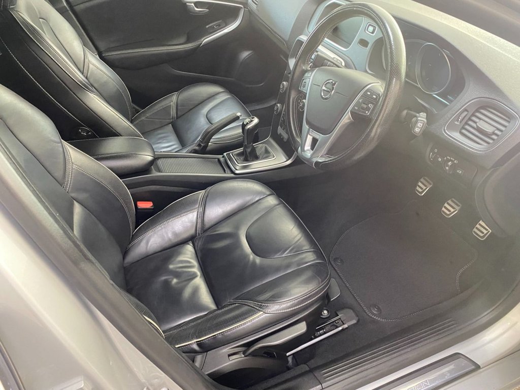 USED 2018 18 VOLVO V40 2.0 D4 R-Design Pro Hatchback 5dr Diesel Manual Euro 6 (s/s) (190 ps) GREAT SPECIFICATION R DESIGN V40