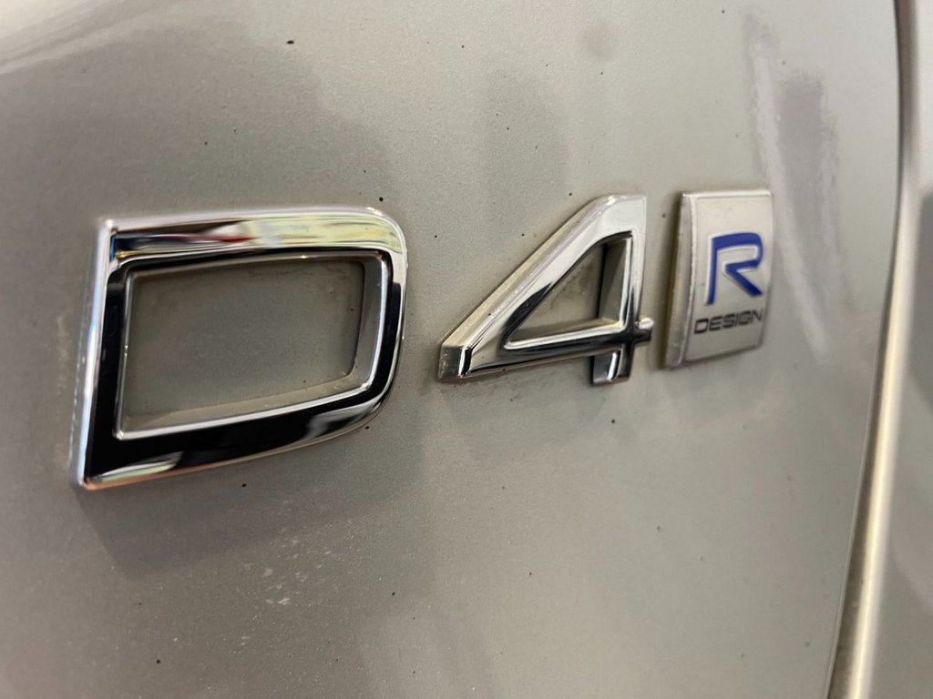 USED 2018 18 VOLVO V40 2.0 D4 R-Design Pro Hatchback 5dr Diesel Manual Euro 6 (s/s) (190 ps) GREAT SPECIFICATION R DESIGN V40
