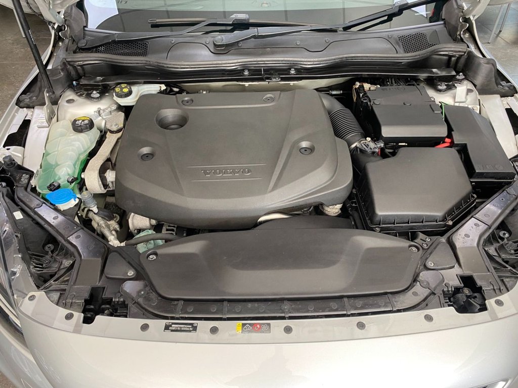USED 2018 18 VOLVO V40 2.0 D4 R-Design Pro Hatchback 5dr Diesel Manual Euro 6 (s/s) (190 ps) GREAT SPECIFICATION R DESIGN V40