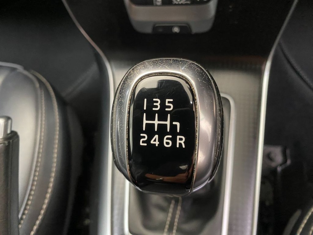 USED 2018 18 VOLVO V40 2.0 D4 R-Design Pro Hatchback 5dr Diesel Manual Euro 6 (s/s) (190 ps) GREAT SPECIFICATION R DESIGN V40