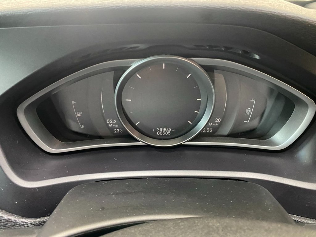USED 2018 18 VOLVO V40 2.0 D4 R-Design Pro Hatchback 5dr Diesel Manual Euro 6 (s/s) (190 ps) GREAT SPECIFICATION R DESIGN V40