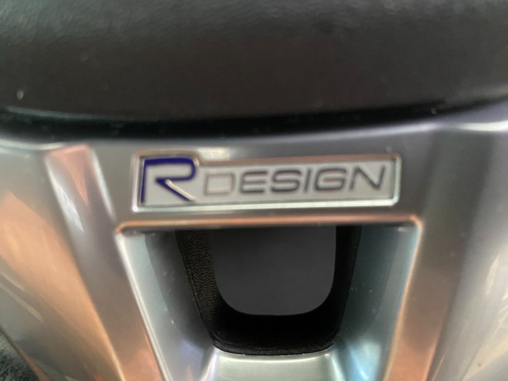 USED 2018 18 VOLVO V40 2.0 D4 R-Design Pro Hatchback 5dr Diesel Manual Euro 6 (s/s) (190 ps) GREAT SPECIFICATION R DESIGN V40